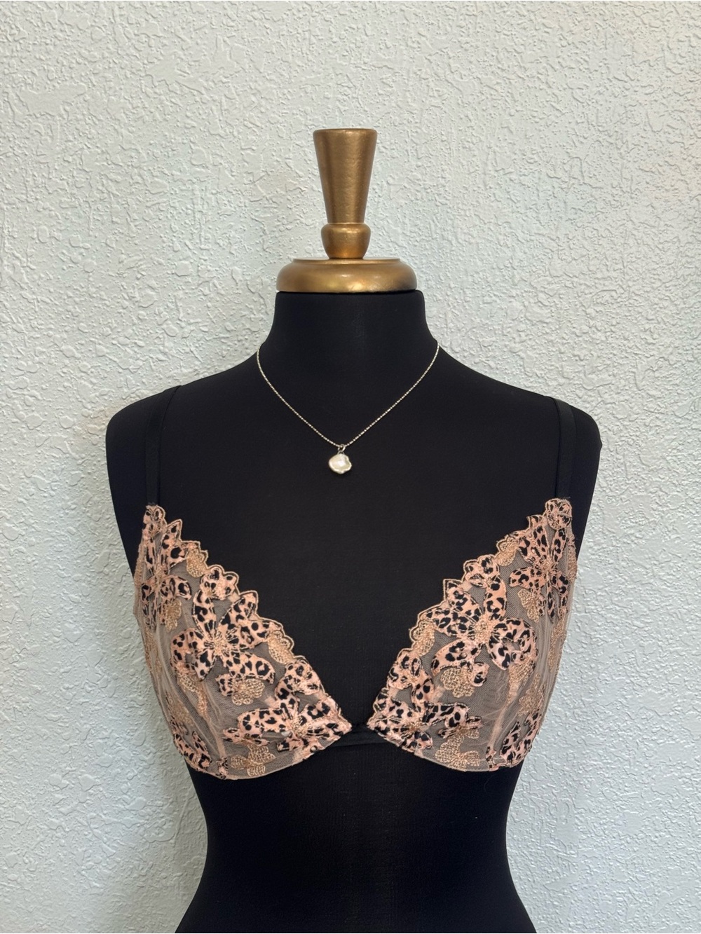 Victoria's Secret Pink Blush Lace Plunge Bra